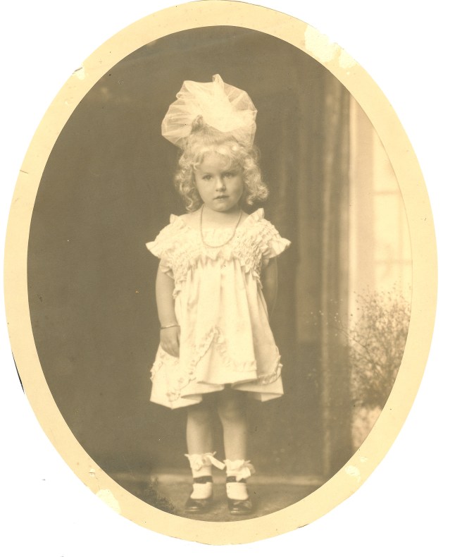 Elizabeth Oval Photo